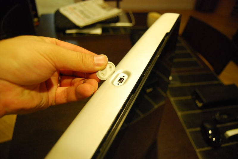 Illustration for article titled Gateway One Unboxed (Verdict: So Shiny and Sweet, It Gives Windows a Good Name)